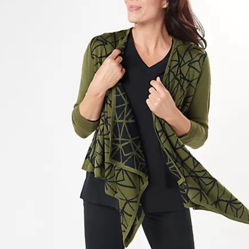 💚5/$25💚 Truth + Style Olive Green Geometric Cardigan Women’s Sz XXS
